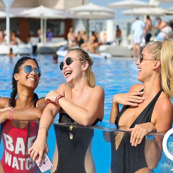 Zero-Gravity-Pool-Party7